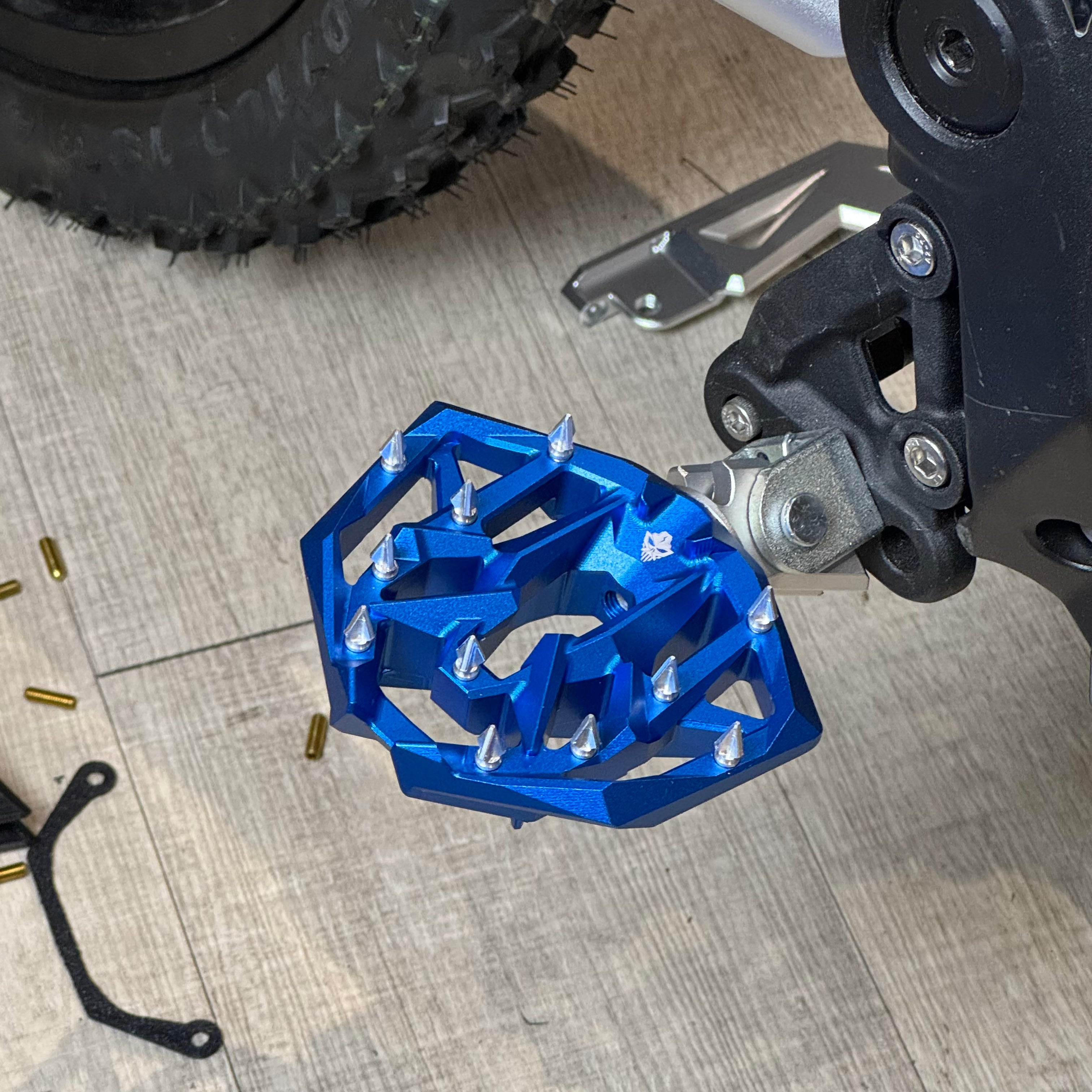 Talaria Sting R / Sigma Widened Ultra Foot Pegs