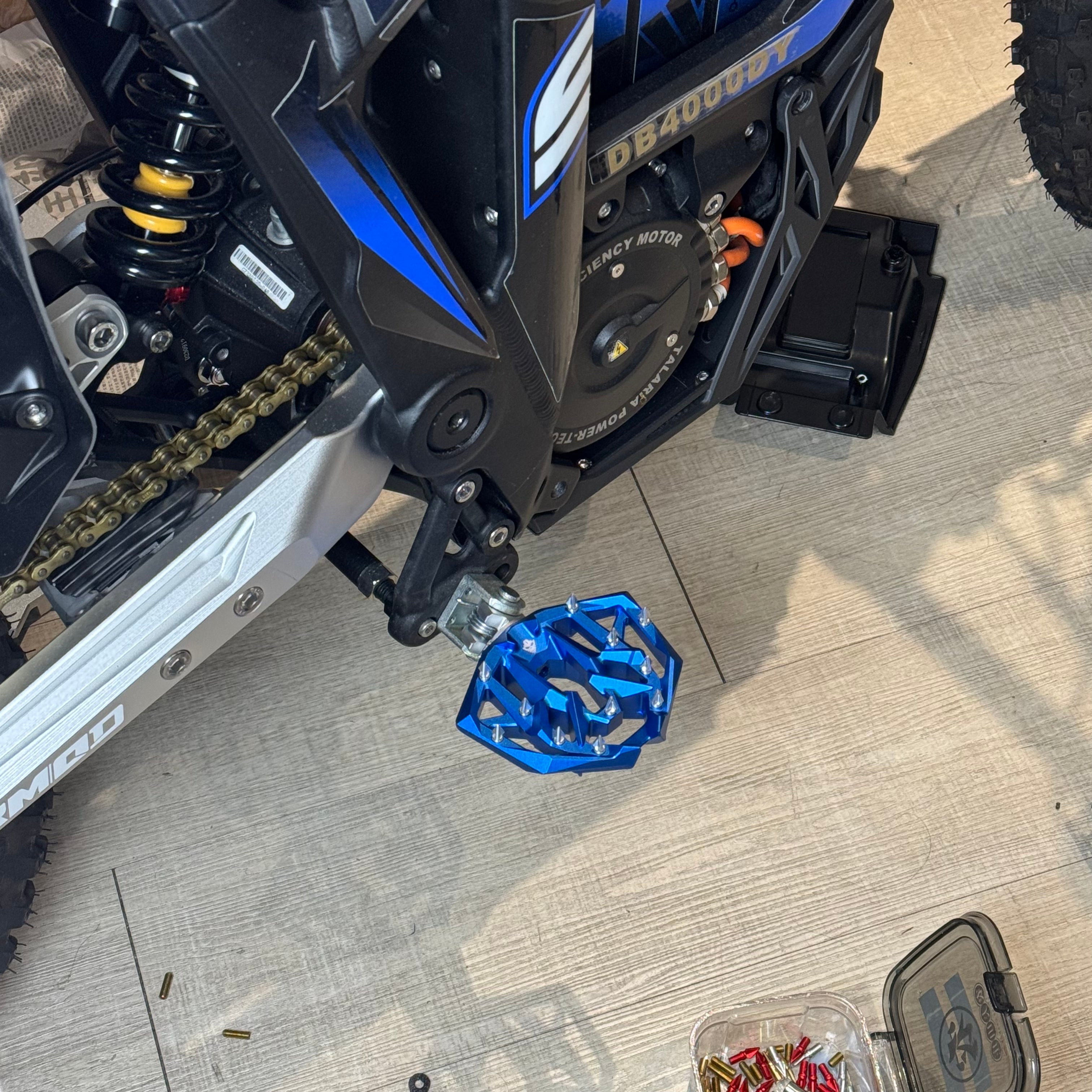 Talaria Sting R / Sigma Widened Ultra Foot Pegs