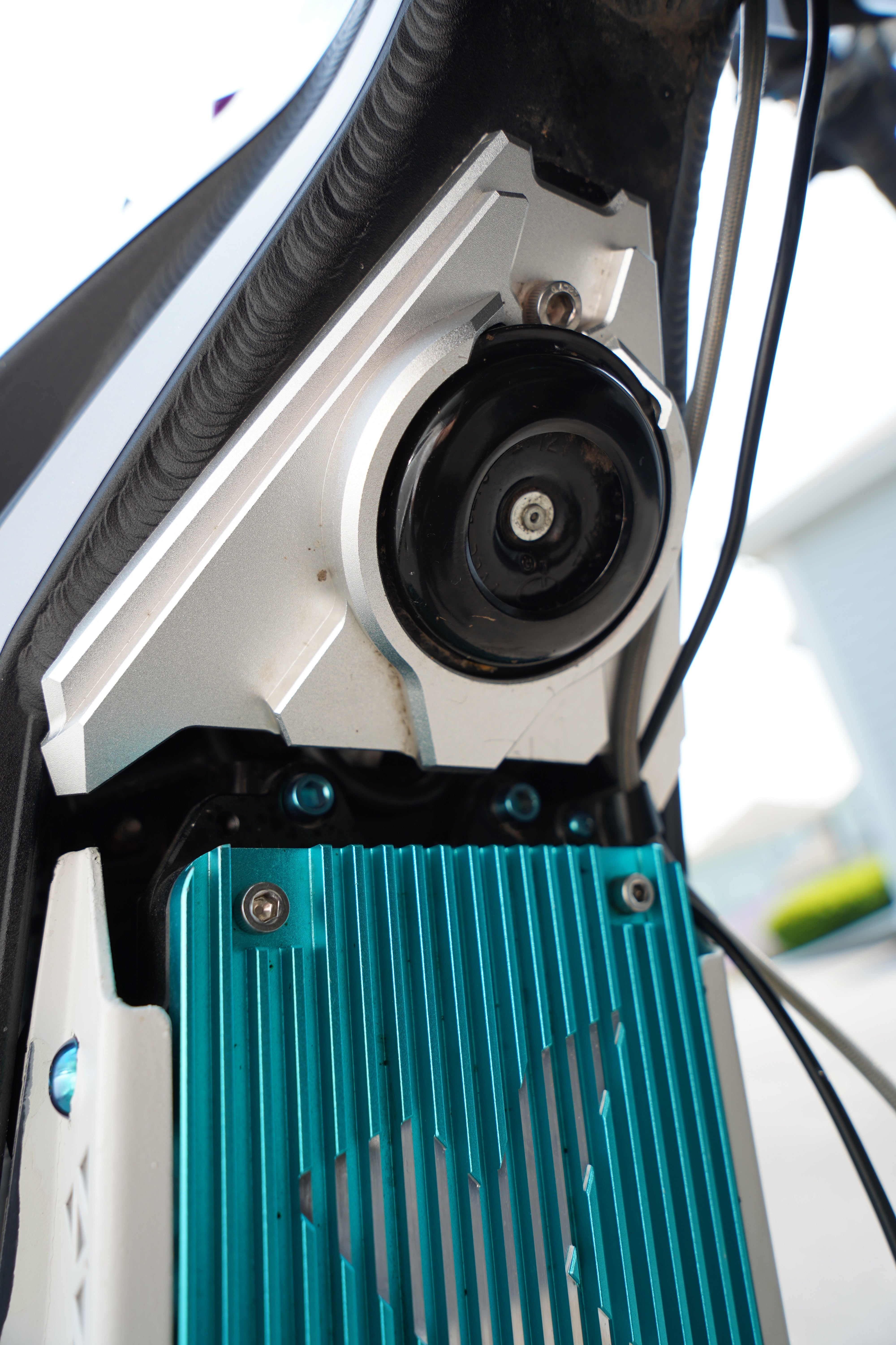 E Ride Pro Horn Cover : AirTag Stash & Horn Keep