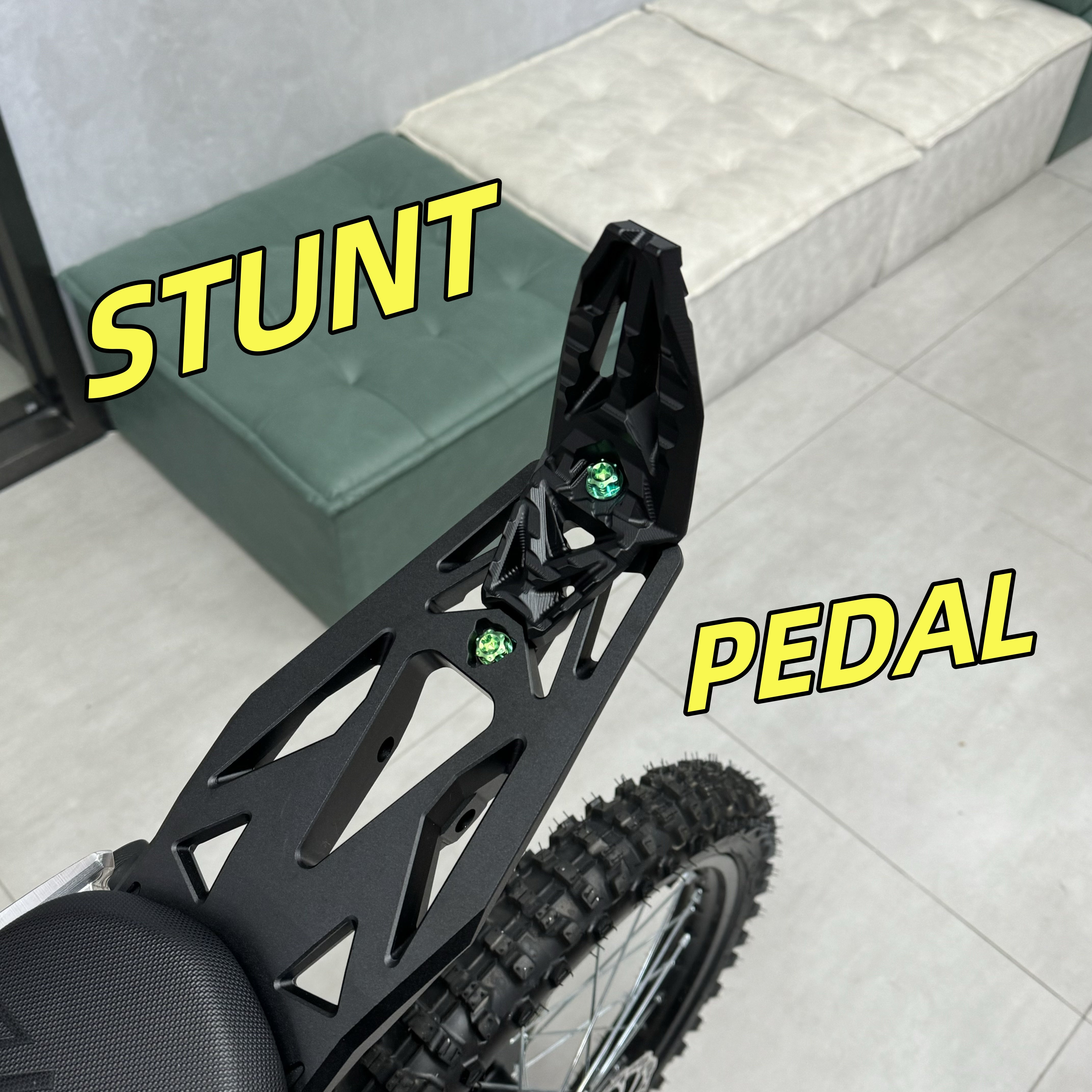 The stunt pedal has been oxidized. What color do you like?